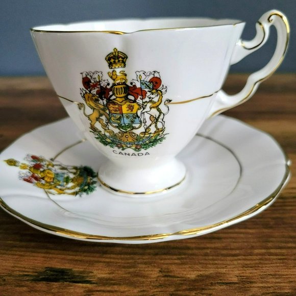 Vintage Royal Adderley Arms of Canada Teacup & Saucer Gold Trim Canadian Crest - Picture 2 of 9